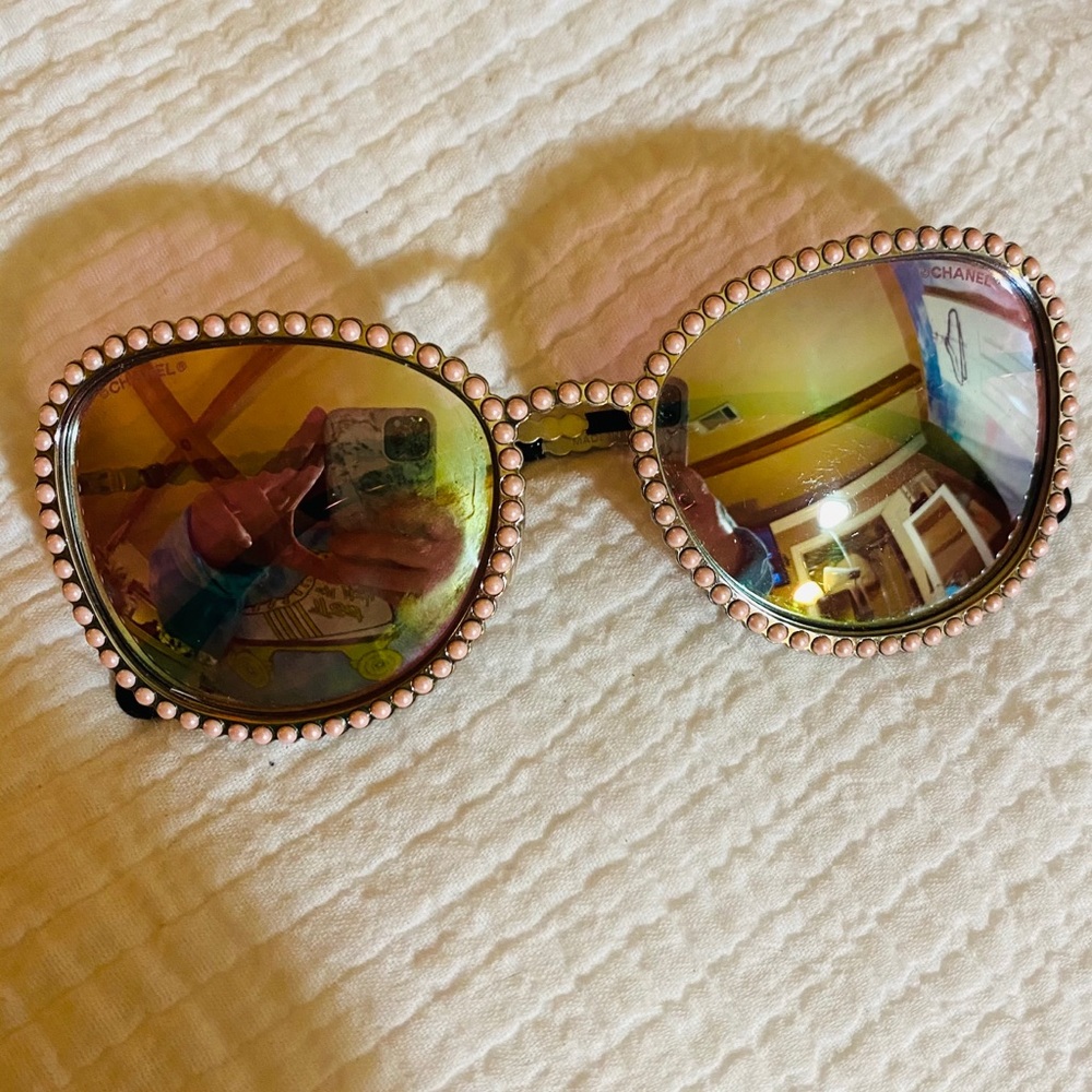 *authentic* CHANEL Pink limited pearl sunglasses